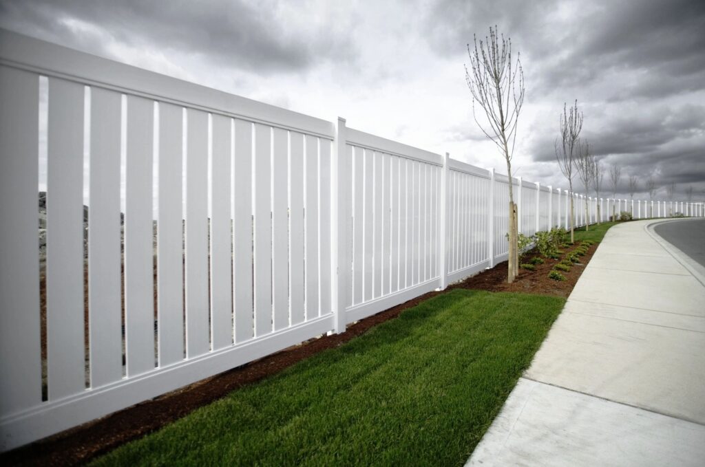 key guidelines for fence painting, how to paint a fence