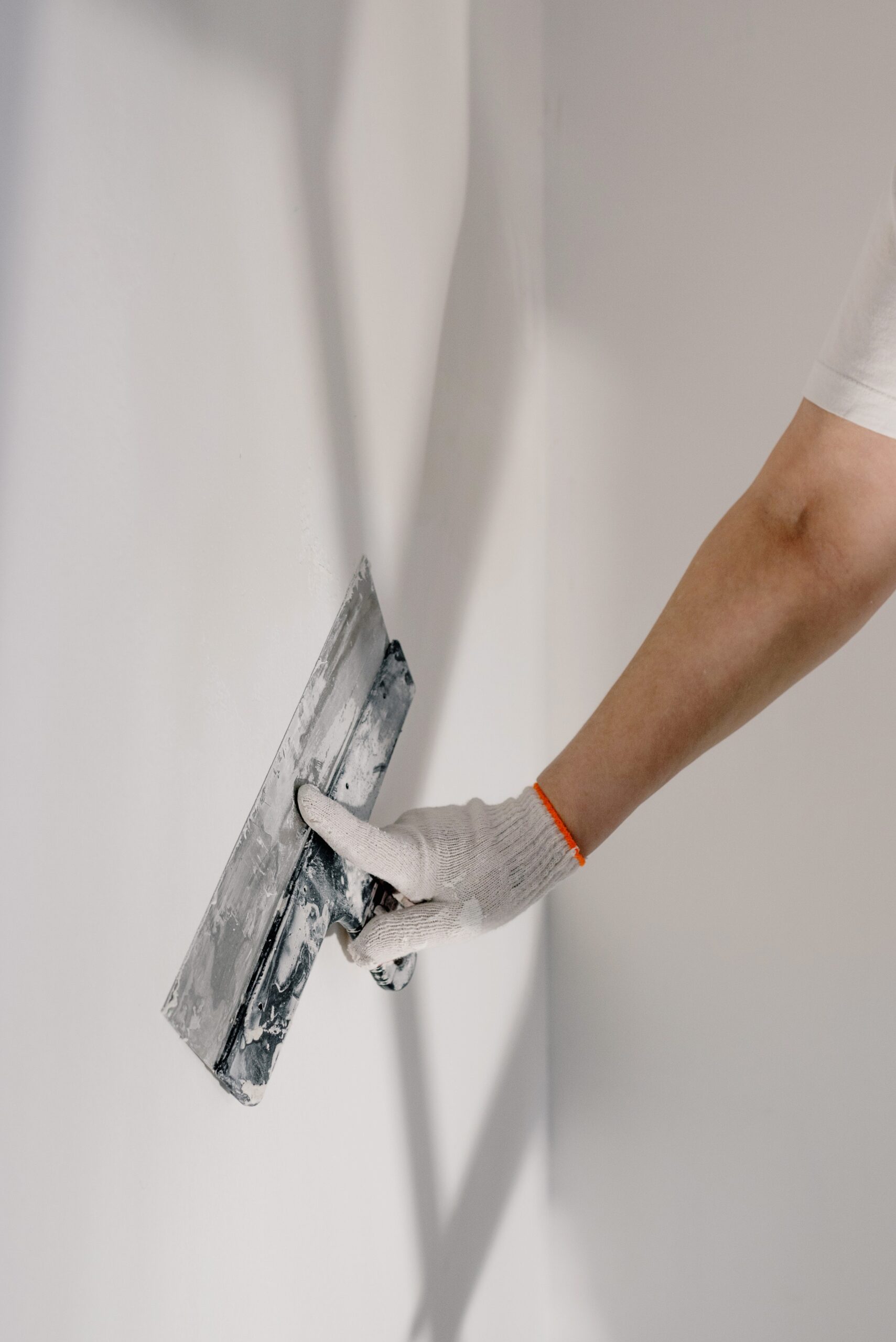 How to prepare walls for painting by a professional painter